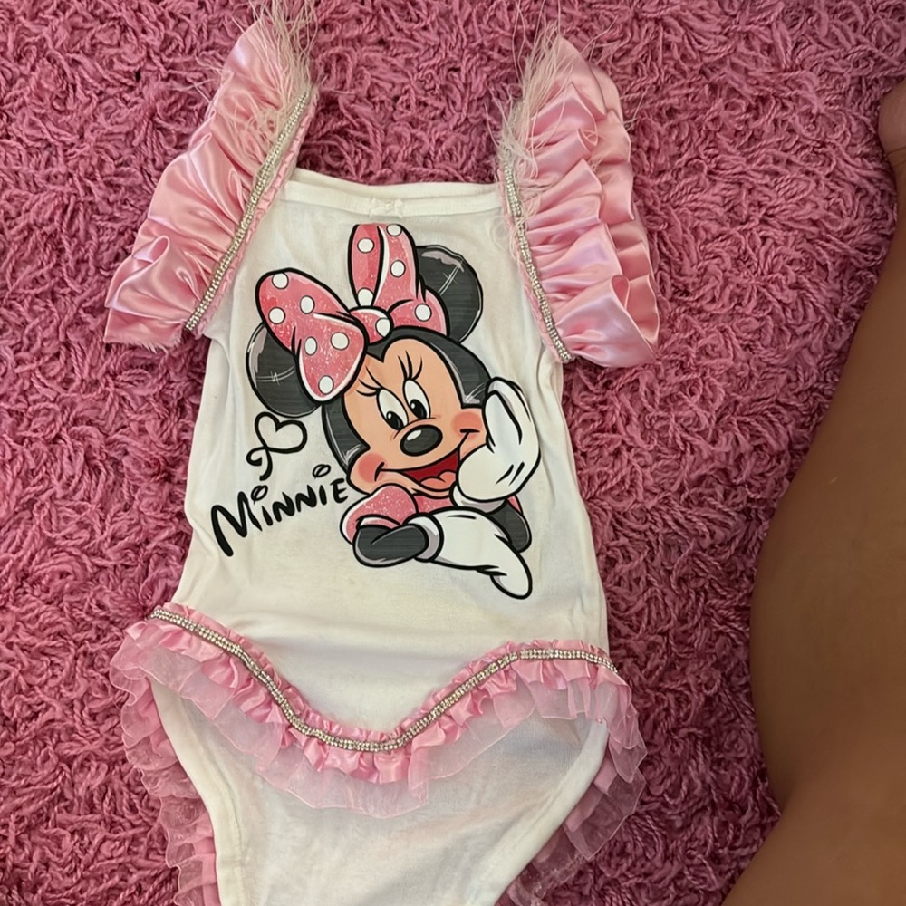 Minnie Mouse onsie 18-24m, feathers, gems!